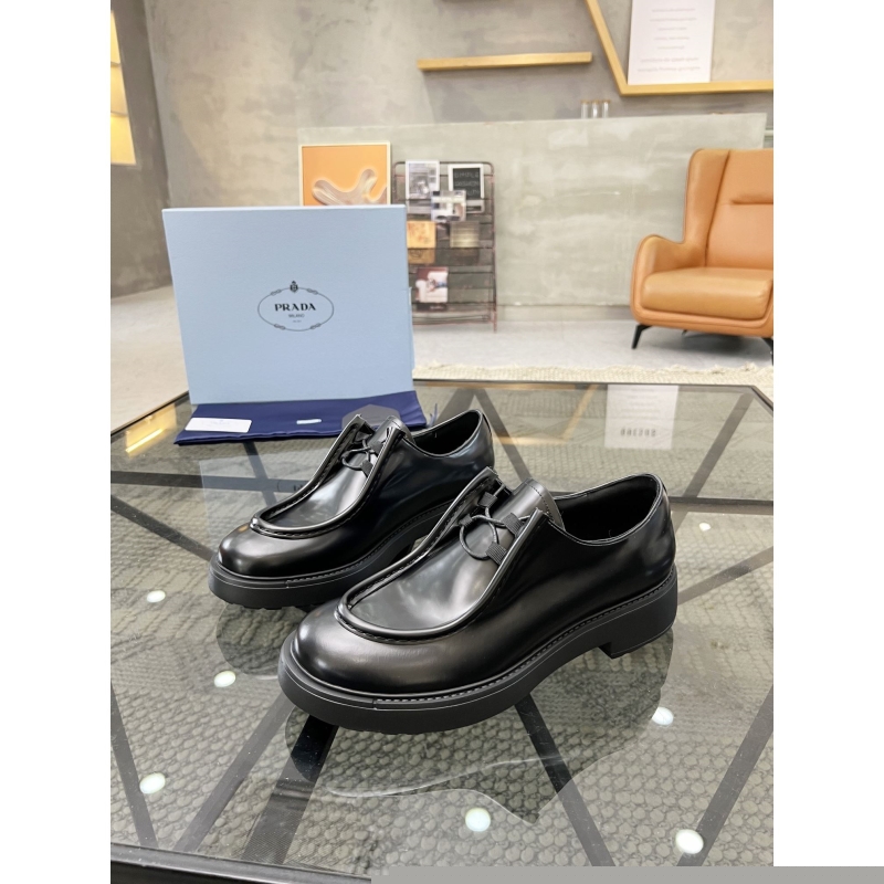 Pra*a leather shoes
